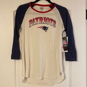 NWT Women's '47 Cream/Navy New England Patriots half sleeve T-Shirt size Medium
